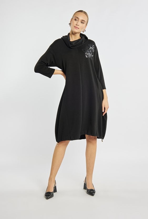 Sukienka z kwiatowym wzorem