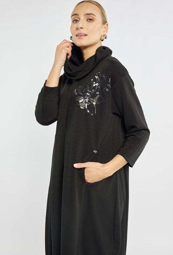 Sukienka z kwiatowym wzorem