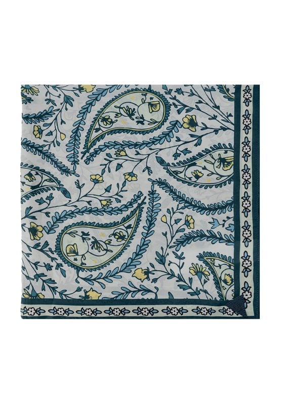 Apaszka z drobnymi kwiatami