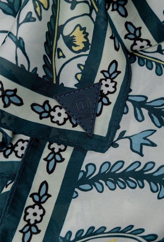 Apaszka z drobnymi kwiatami