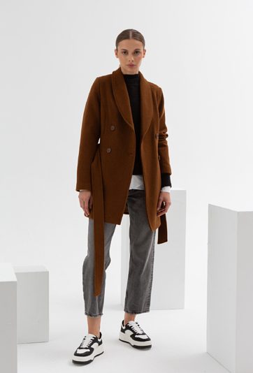 Krótki, szlafrokowy płaszcz