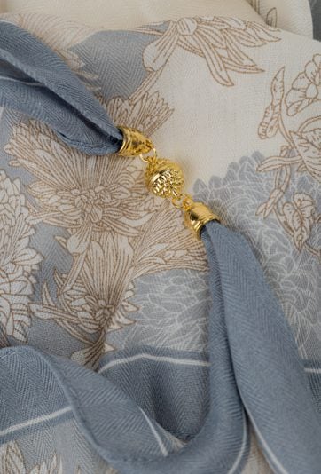 Apaszka z delikatnym wzorem