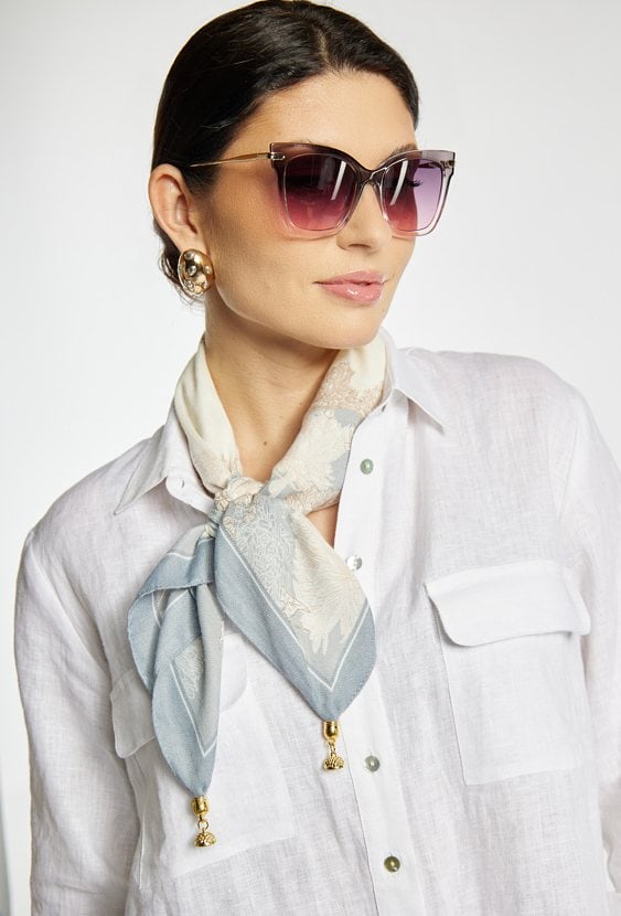 Apaszka z delikatnym wzorem