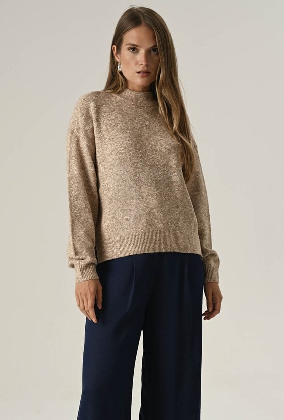 Dzianinowy sweter z metaliczną nicią