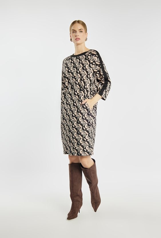 Sukienka z geometrycznym wzorem