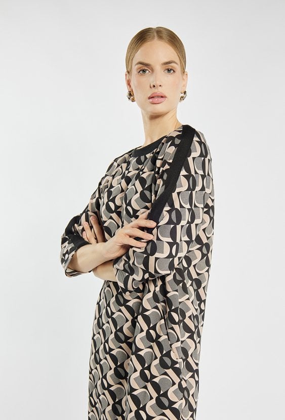 Sukienka z geometrycznym wzorem