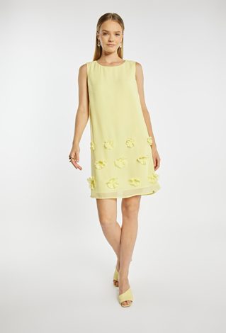 Sukienka z przestrzennymi kwiatami