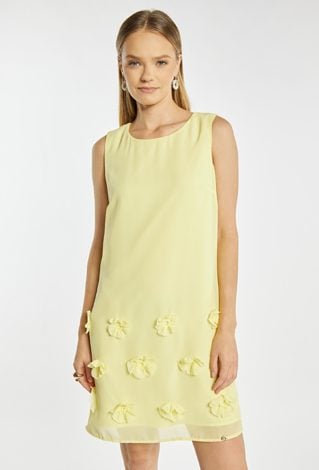 Sukienka z przestrzennymi kwiatami