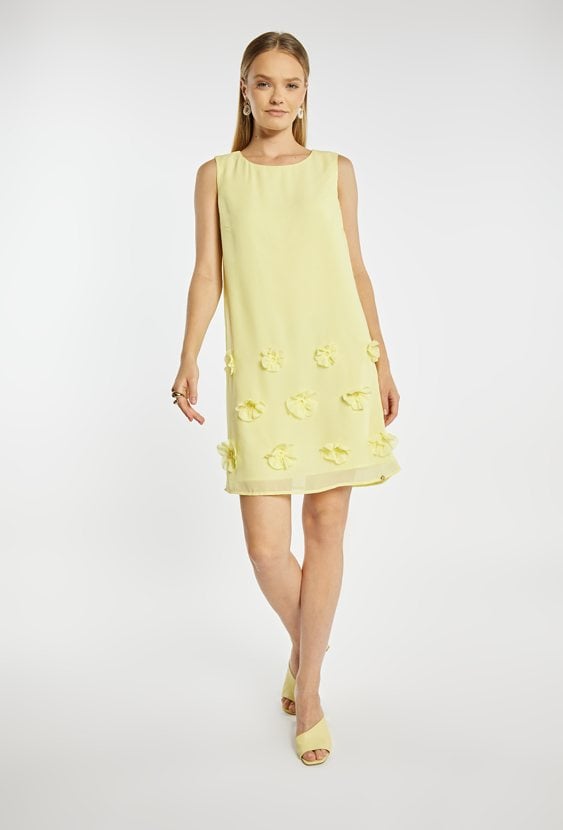 Sukienka z przestrzennymi kwiatami