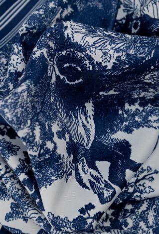 Apaszka z granatowym wzorem