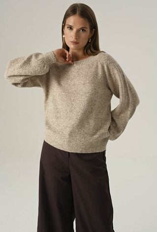 Beżowy sweter z metalizowaną nicią