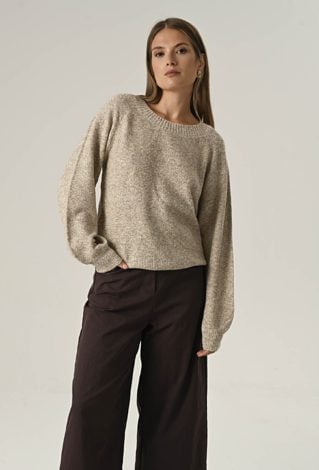 Beżowy sweter z metalizowaną nicią