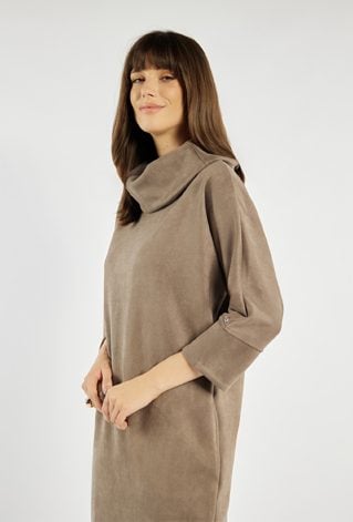 Sukienka z szerokim kołnierzem