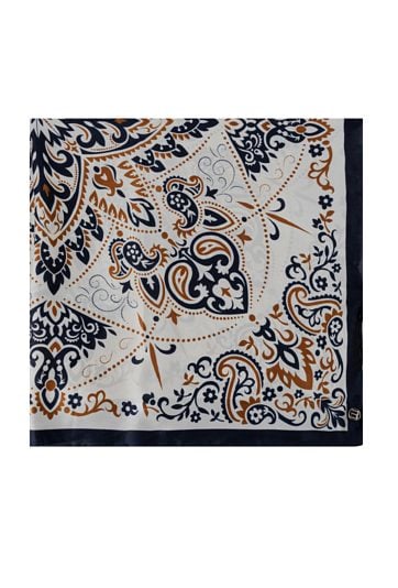 Wzorzysty szal damski