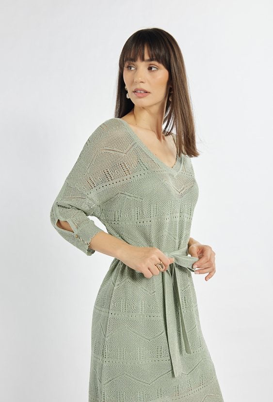 Ażurowa sukienka z wiązaniem