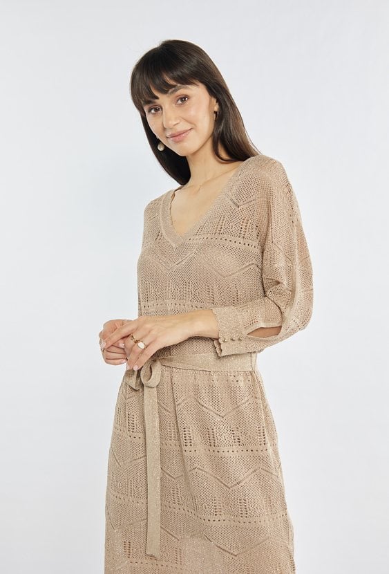 Ażurowa sukienka z wiązaniem