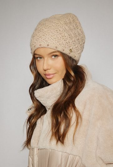 Czapka o warkoczowym splocie