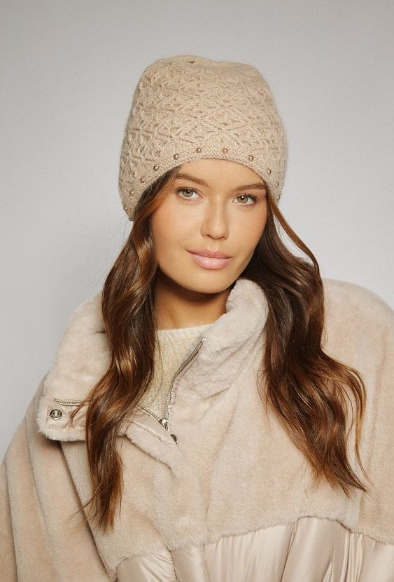 Czapka o warkoczowym splocie