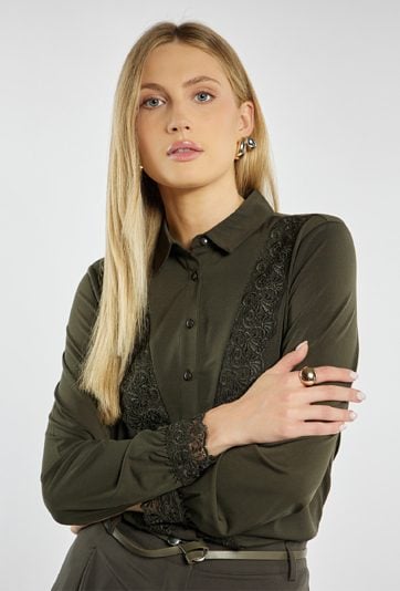 Koszula z elementem koronki