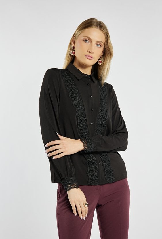 Koszula z elementem koronki