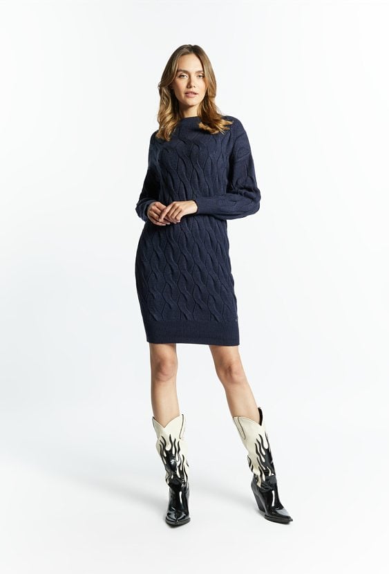 Swetrowa sukienka z ciekawym splotem