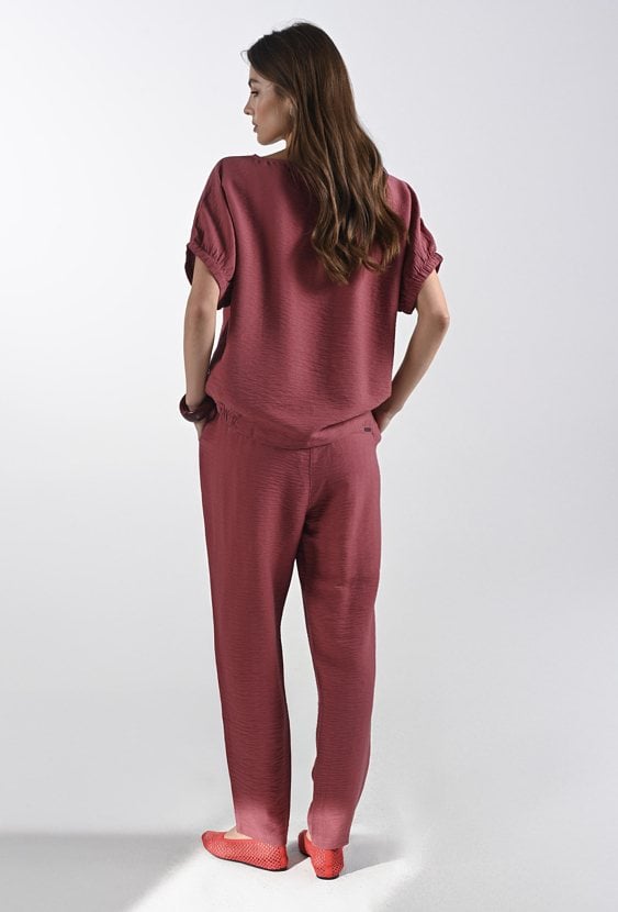 Klasyczne chinosy z wiskozy