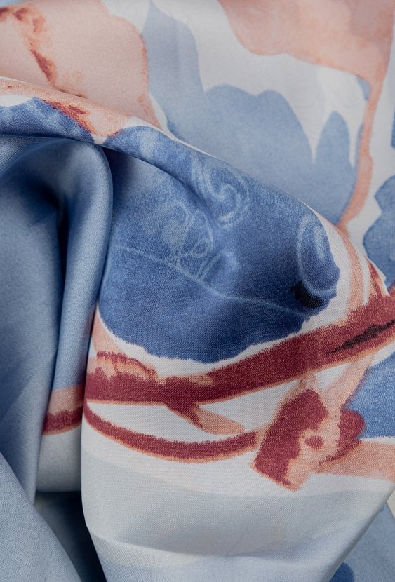 Błękitna apaszka z wzorem