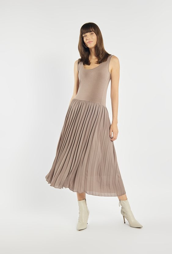 Szykowna sukienka z swetrem