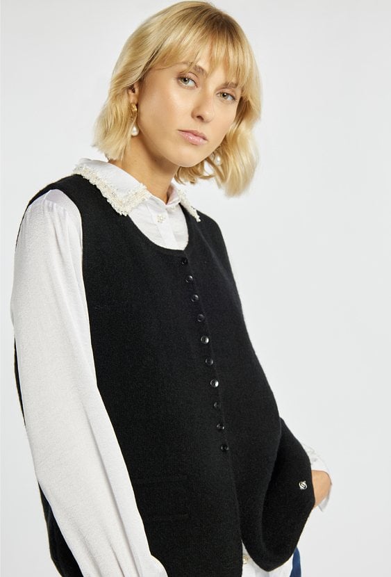 Stylowy sweter bez rękawów