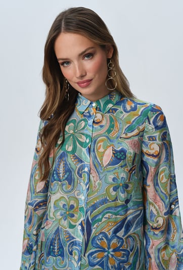 Koszula ze zwiewnej tkaniny w energetyczny wzór