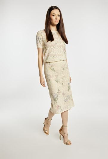 Ażurowa spódnica z kwiatowym wzorem