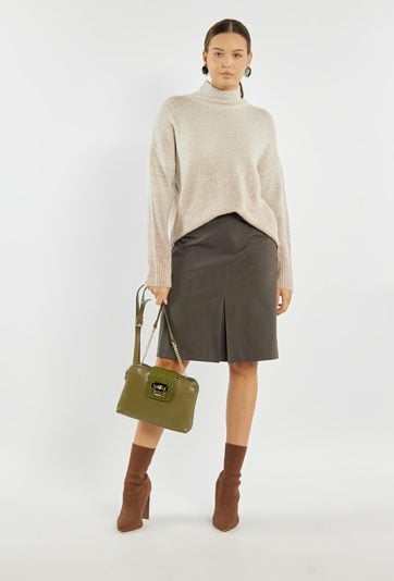 Mała torebka z paskiem