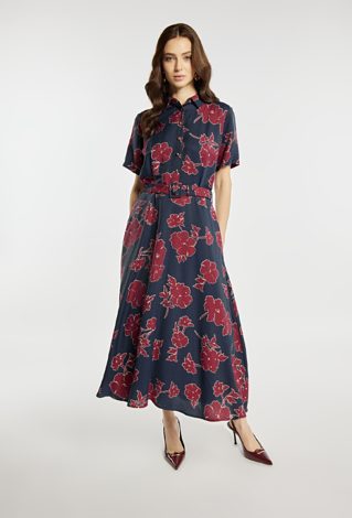 Wzorzysta sukienka z paskiem