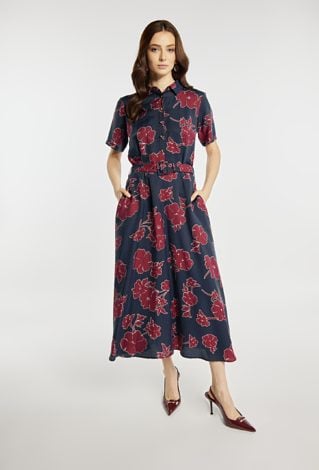 Wzorzysta sukienka z paskiem