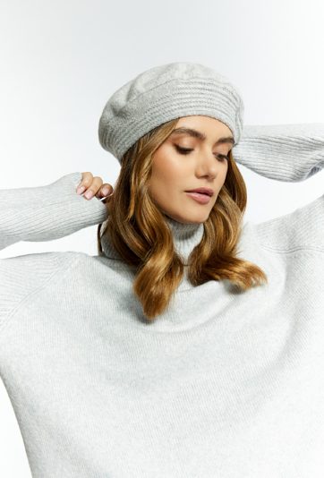 Klasyczna czapka damska