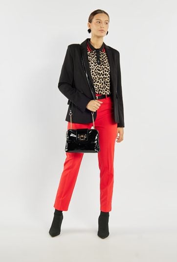 Mała torebka z paskiem