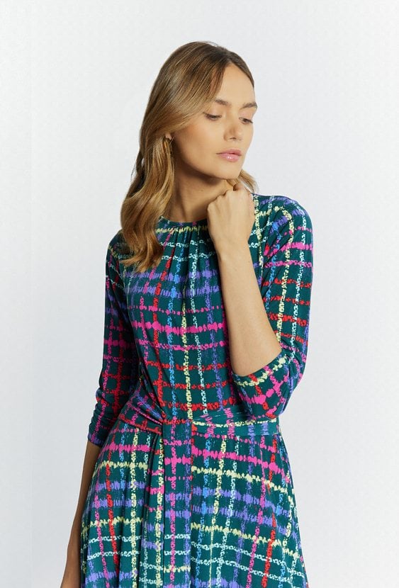 Kolorowa sukienka z wiązaniem