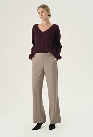 Beżowe spodnie z rozszerzaną nogawką