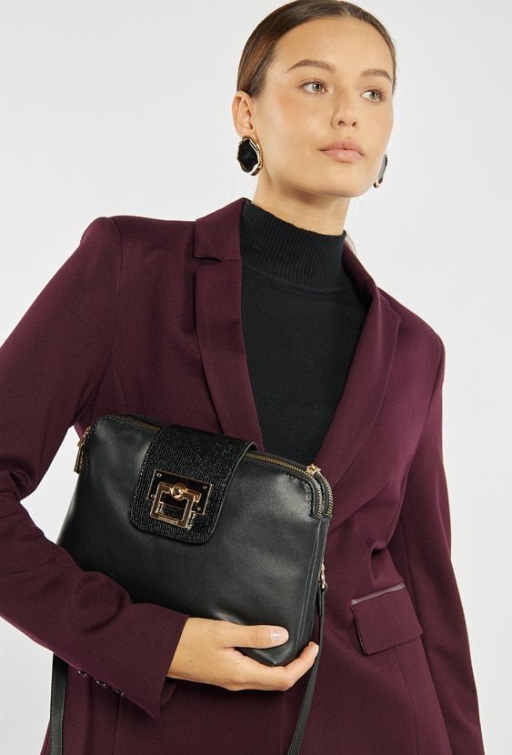 Mała torebka z paskiem