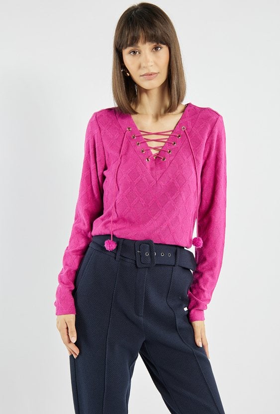 Bluzka z wiązaniem przy dekolcie