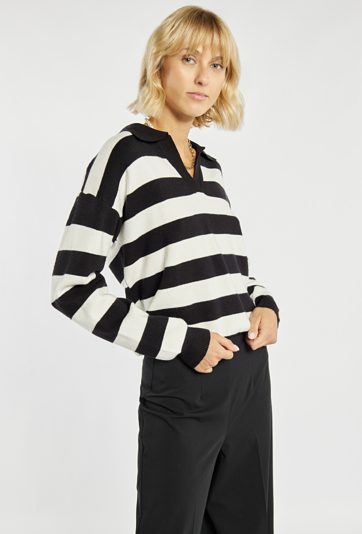 Sweter w szerokie pasy