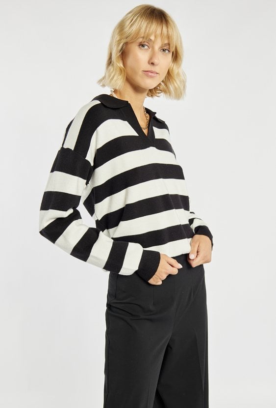 Sweter w szerokie pasy