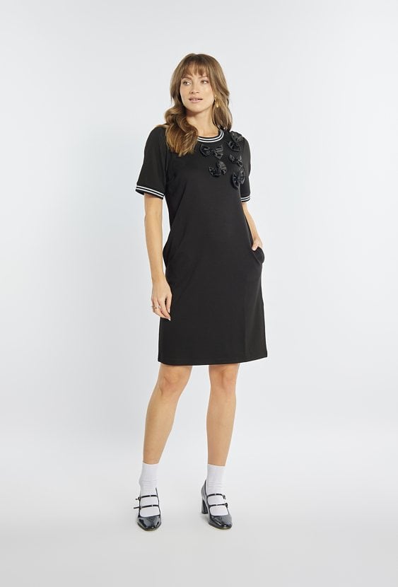 Sukienka z kokardkami