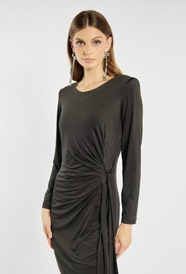 Dopasowana sukienka z wiązaniem