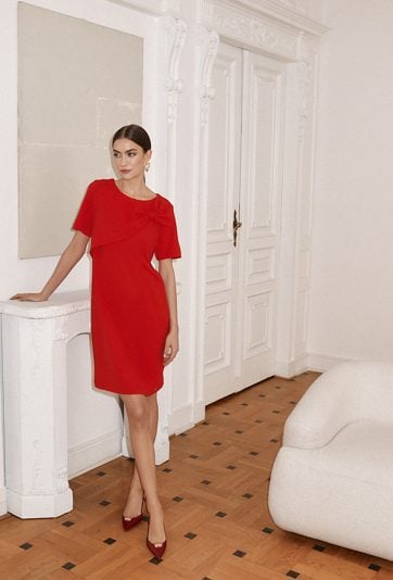 Czerwona sukienka z kokardą