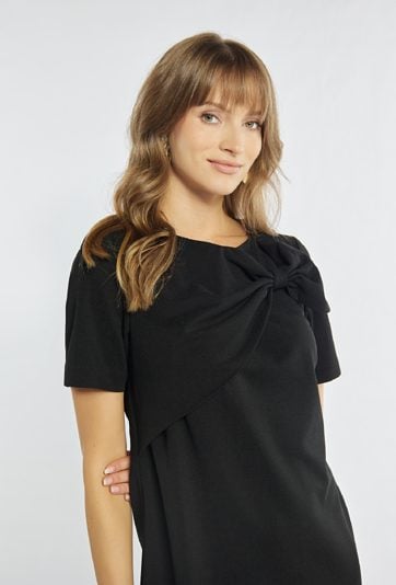 Czarna sukienka z kokardą