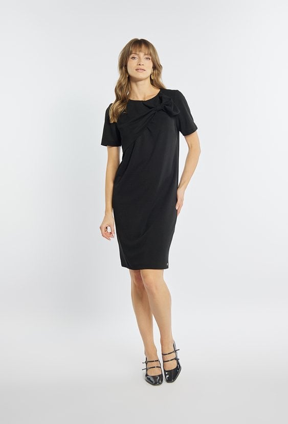 Czarna sukienka z kokardą