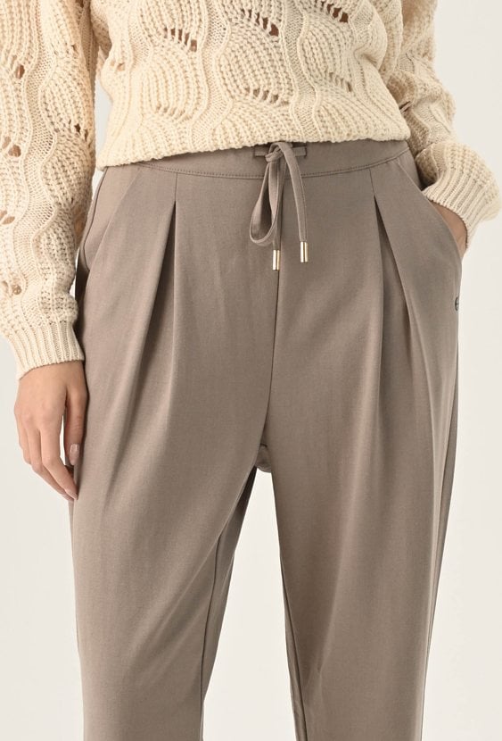 Beżowe spodnie z wiskozą