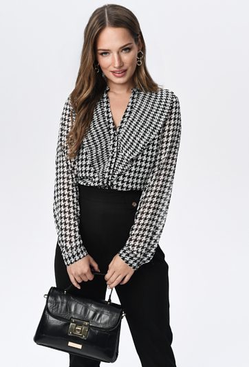 Elegancka bluzka w pepitkę.