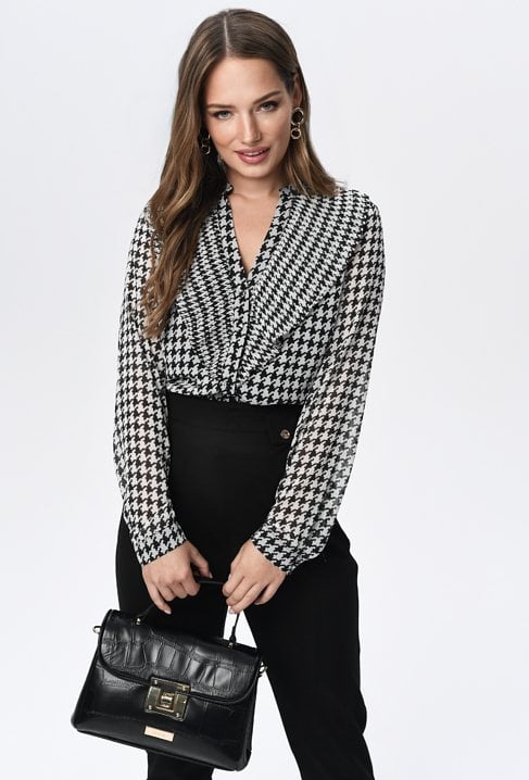 Elegancka bluzka w pepitkę.